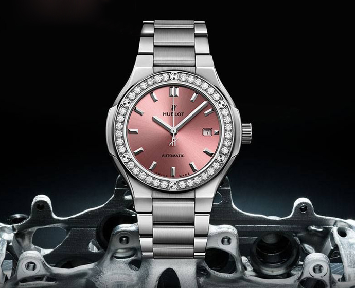 Часы Hublot Classic Fusion Titanium Pink в титановом корусе с бриллиантами с функцией автоподзавода