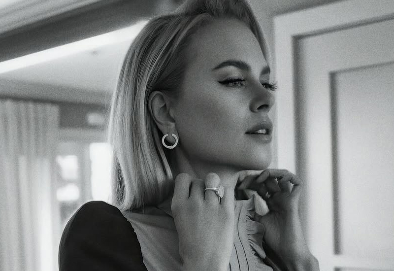 В серьгах и кольце Roberto Coin High Jewellery