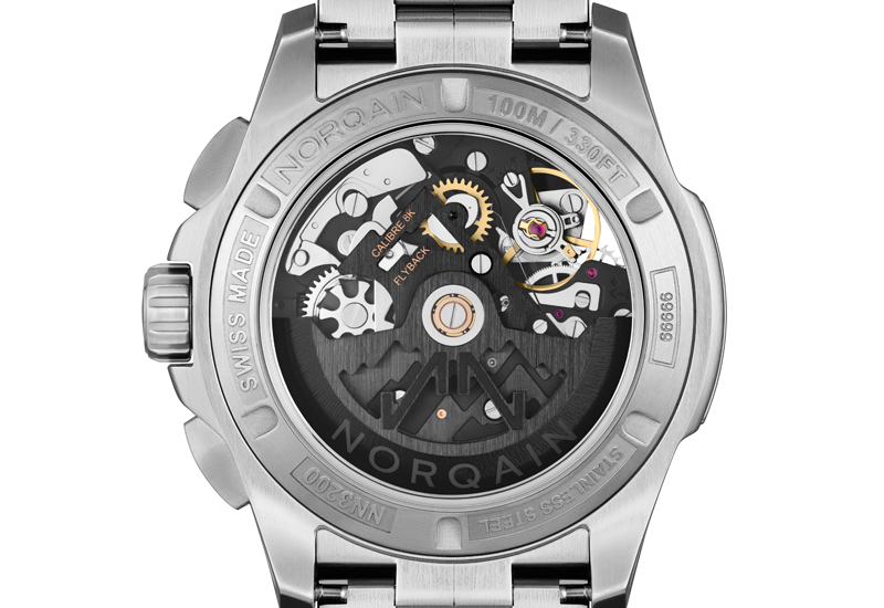 Задняя крышка хронографа NORQAIN Independence Skeleton Chrono выполнена из сапфирового стекла
