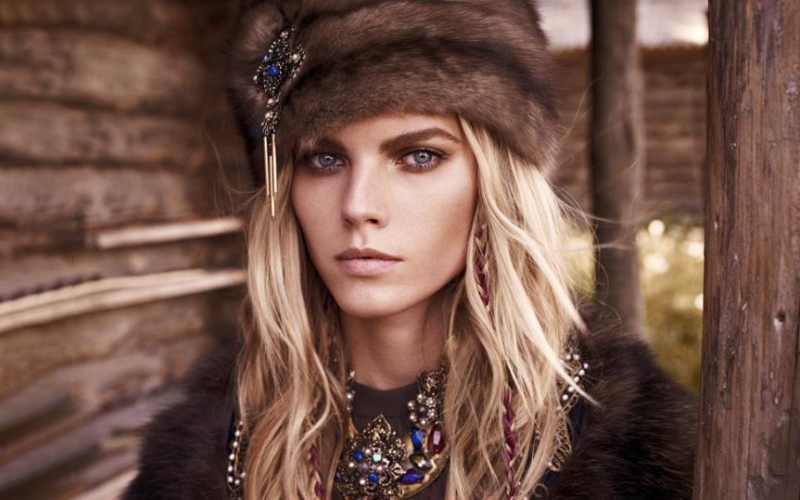 Марина Линчук для журнала Vogue Russia. Фото: Мариано Виванко. Стиль: Ольга Дунина (2011 год)