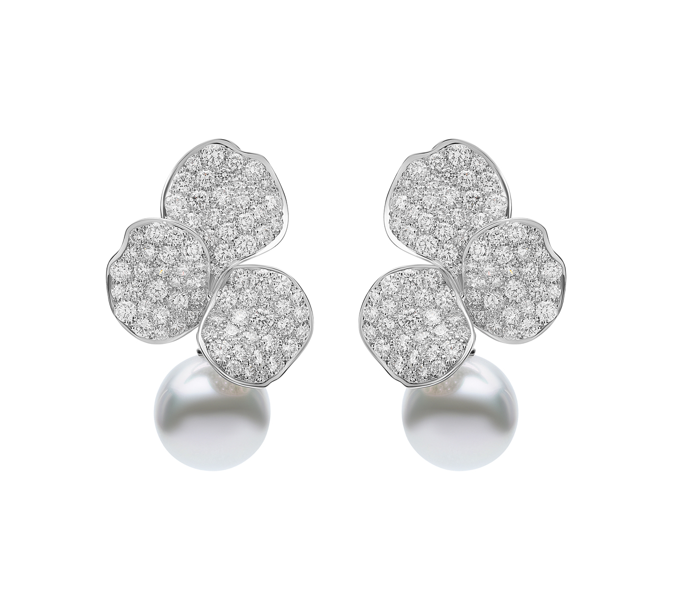 Серьги Mikimoto Les Petales Place Vendome из белого золота с жемчугом и бриллиантами