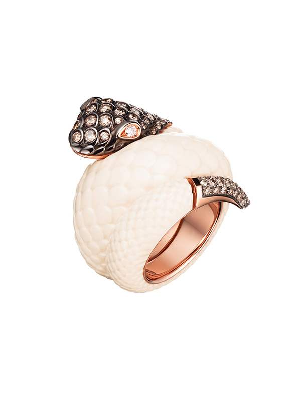 Кольцо de Grisogono Mascote из розового золота и слоновой кости с белыми и коньячными бриллиантами