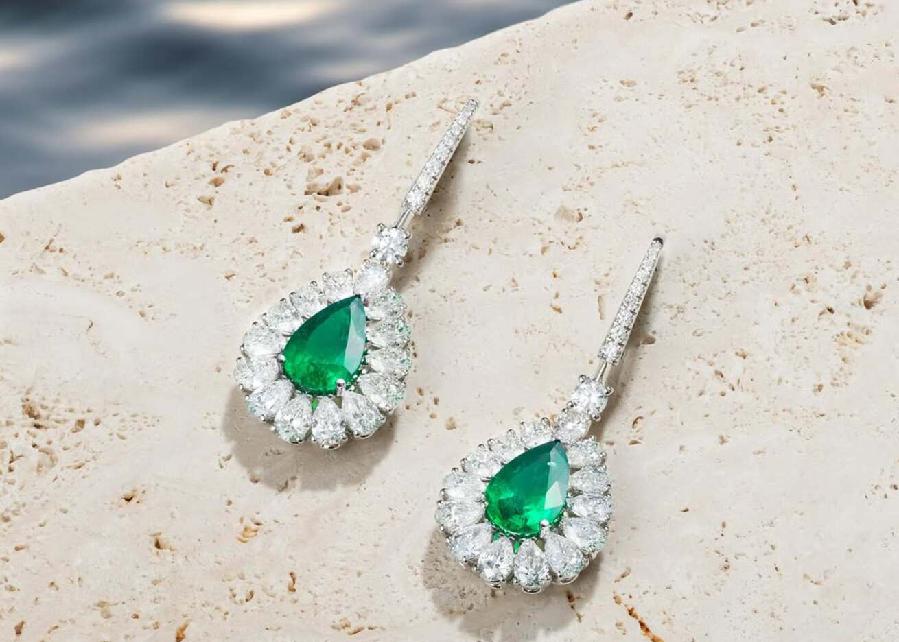 Серьги Mercury Color из белого золота с бриллиантами и изумрудами