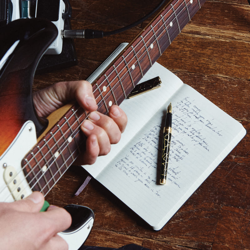 S.T. Dupont выпустил коллекцию аксессуаров совместно c производителем гитар Fender