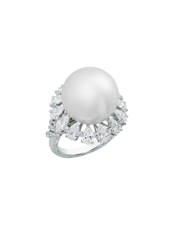 Кольцо Mikimoto Classic из белого золота с бриллиантами и жемчугом