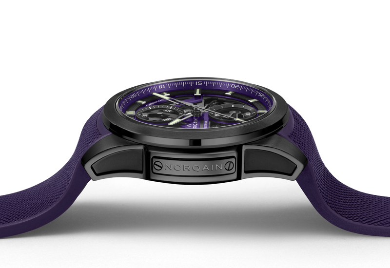 Хронограф NORQAIN Independence Skeleton Chrono Titanium DLC на фиолетовом каучуковом ремешке