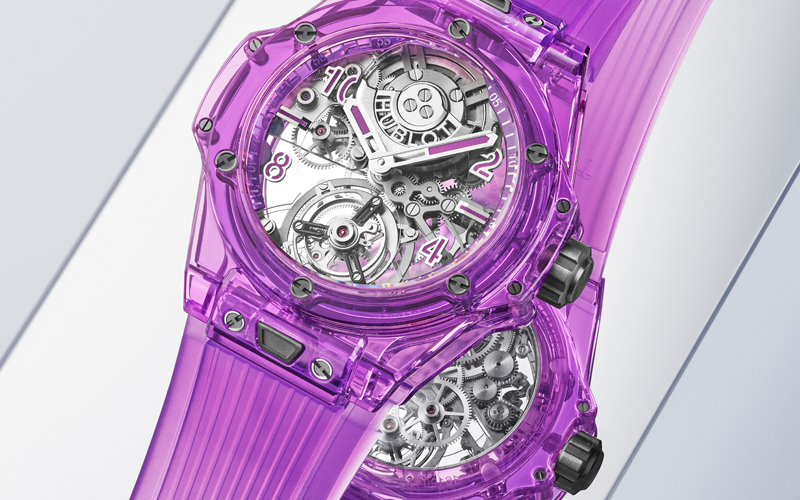 У часов Big Bang Tourbillon Automatic Purple Sapphire скелетонизированнный циферблат и прозрачная задняя крышка