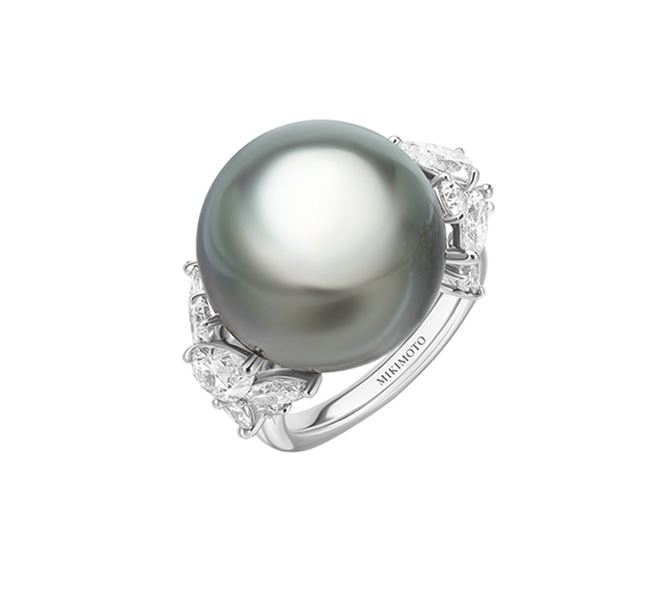 Кольцо Mikimoto Classic из белого золото с жемчугом и бриллиантами