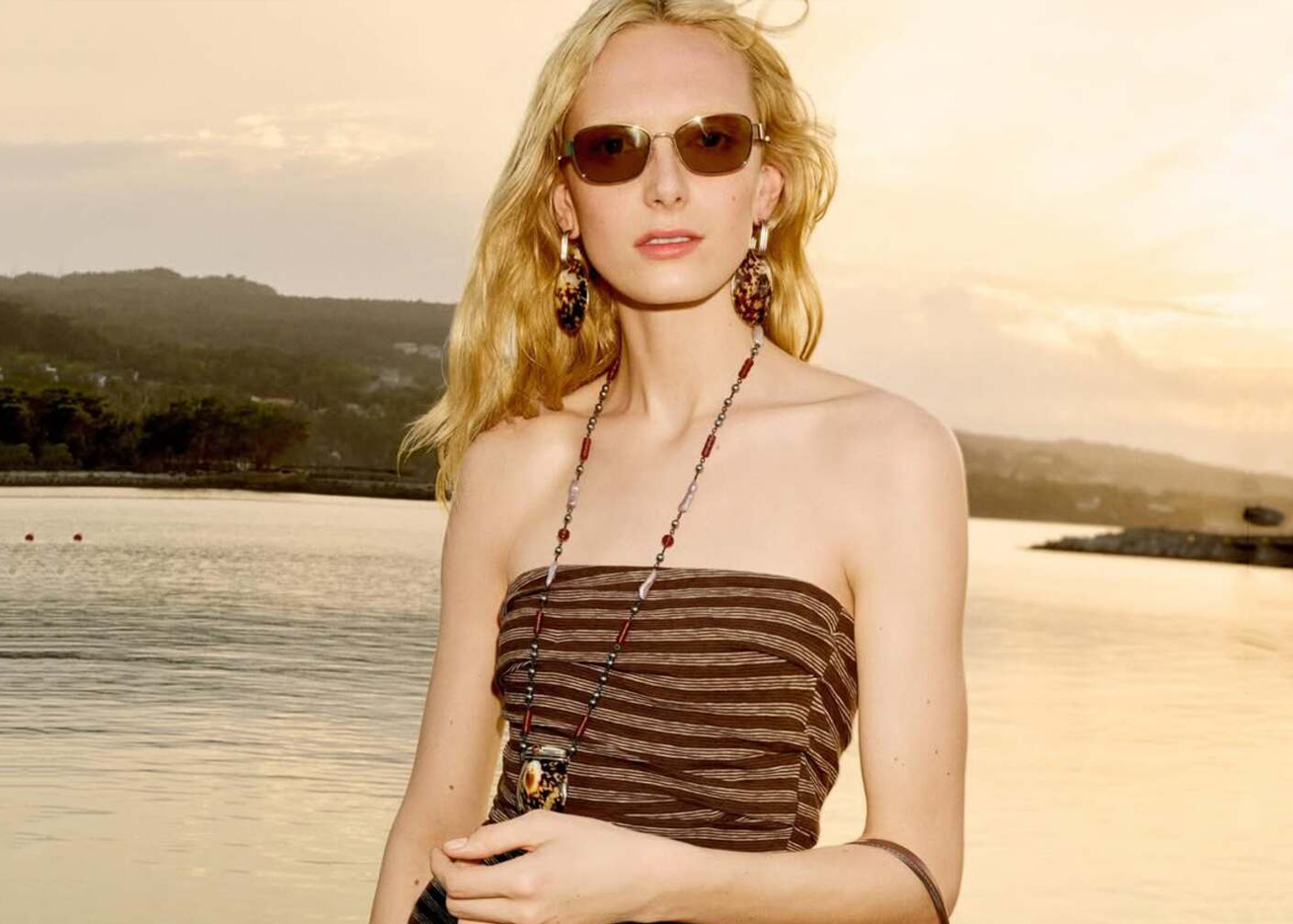 Модель в рекламной кампании Tory Burch весна-лето 2026 (фото: @Toryburch)