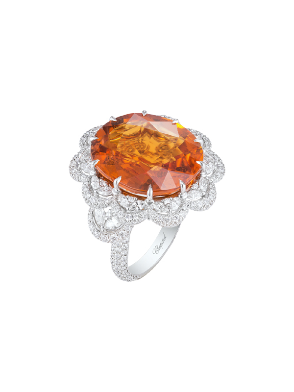 Кольцо High Jewellery из белого золота с гранатом и бриллиантами