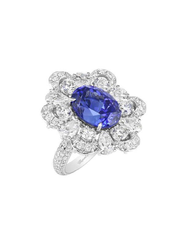 Кольцо Chopard High Jewellery из белого золота с танзанитом овальной огранки и бриллиантами огранки груша и круглой огранки