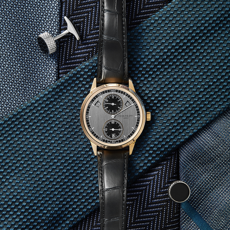 Часы Patek Philippe Complications в 40,5 мм корпусе из розового золота с регулятором и годовым календарем, запонки S.T. Dupont