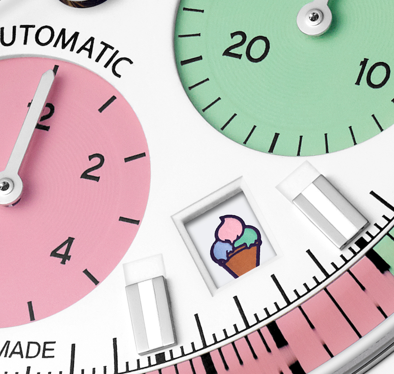 Месяц всегда начинается с разноцветной «мороженки» в окне на «4:30», которая затем возвращается каждые семь дней: 8-го, 15-го, 22-го и 29-го числа