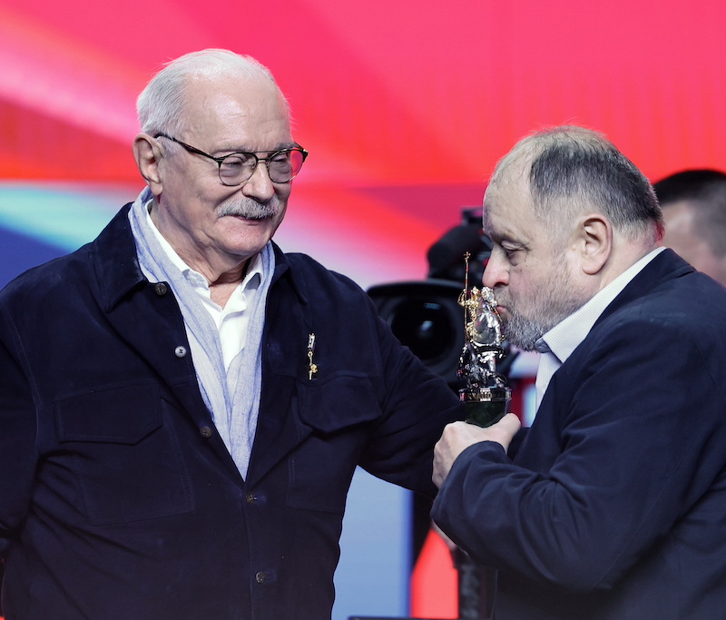 Президент ММКФ Никита Михалков и актре Владимир Ильин