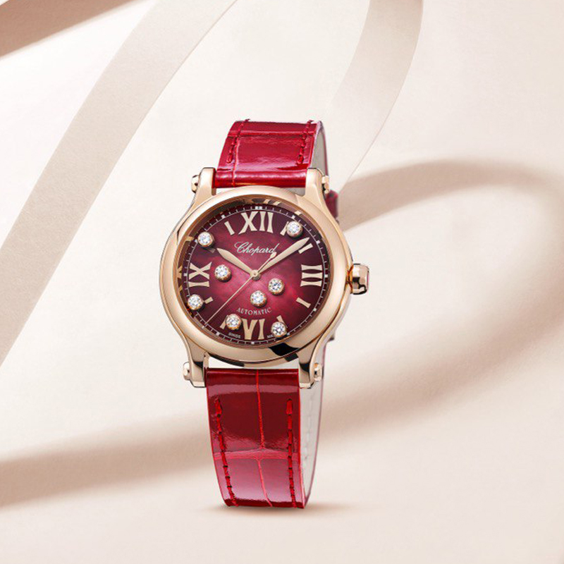 На фото: часы Chopard Happy Sport в 33 мм корпусе из розового золота с 8 плавающими бриллиантами