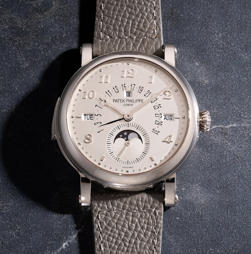 Часы Patek Philippe Ref. 5213G-001 в 40.6 мм корпусе из белого золота с вечным календарем, ретроградным указателем даты и индикатором фаз Луны