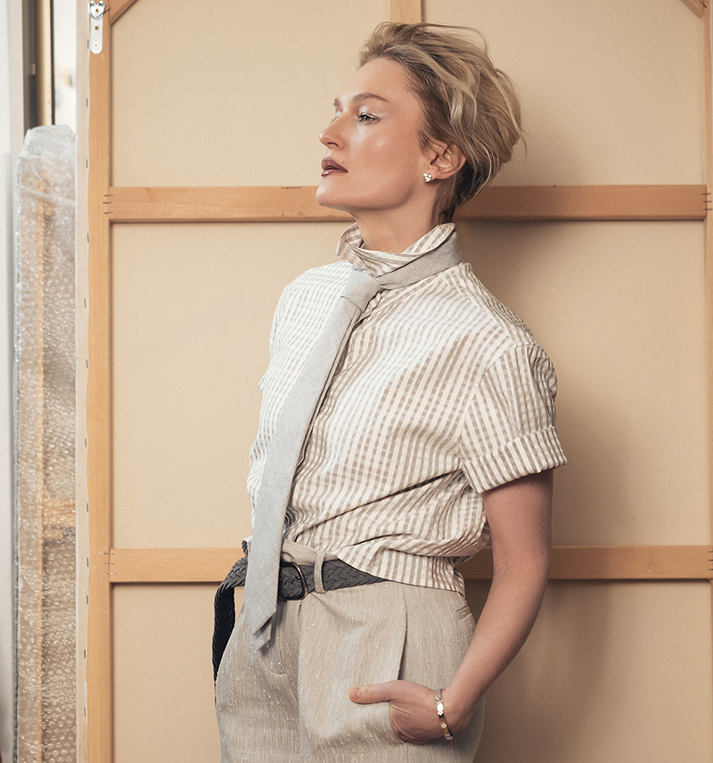 В серьгах Mercury Classic и браслете Roberto Coin Love in Verona