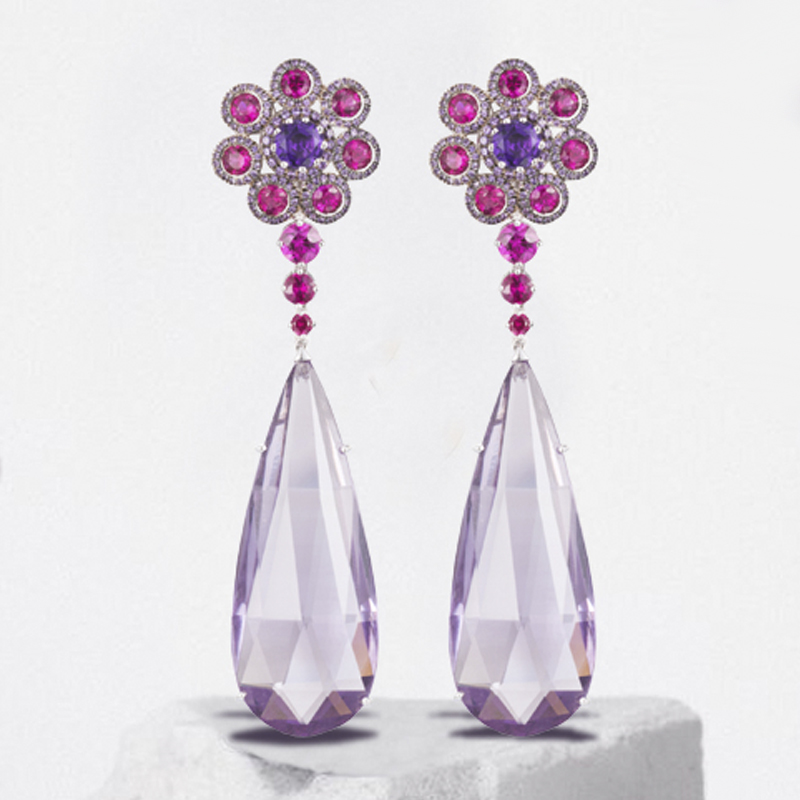 На фото: серьги Chopard Temptations из белого золота с аметистами и рубинами