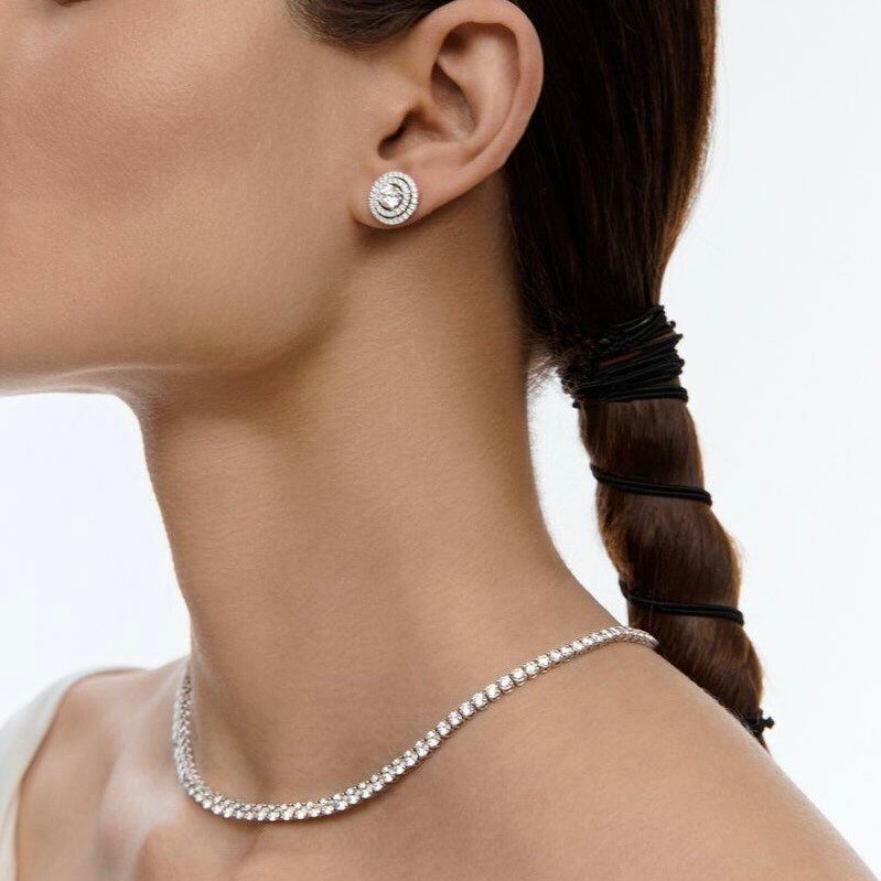 Серьги и колье Mercury Classic из белого золота с бриллиантами Серьги и колье Mercury Classic из белого золота с бриллиантами