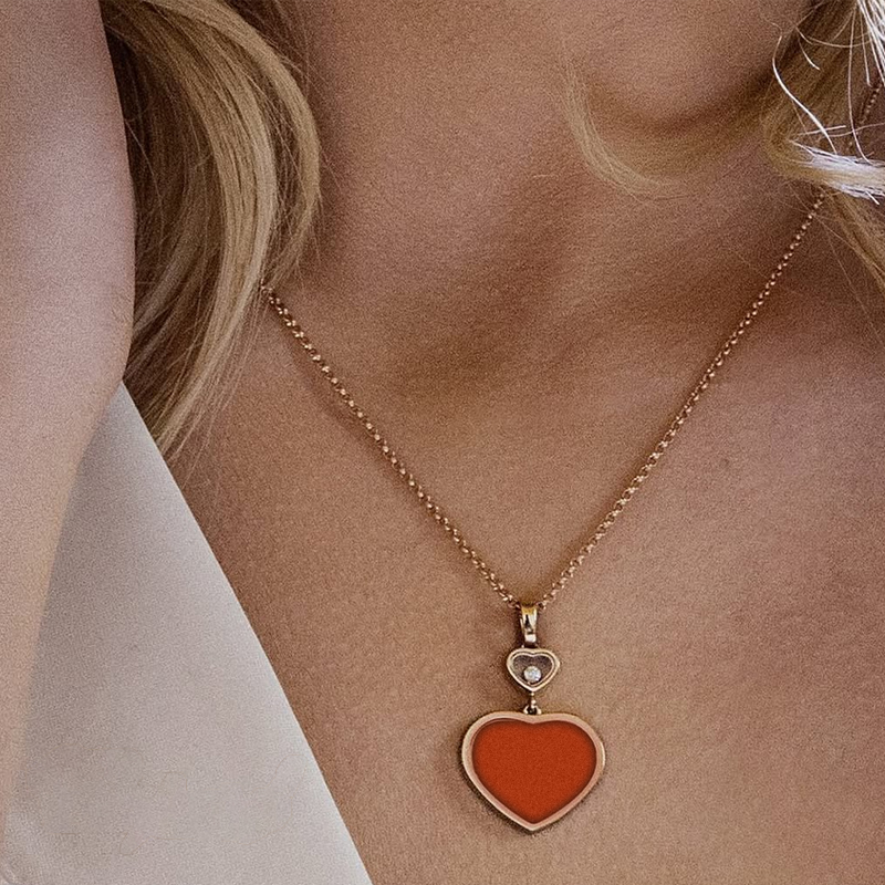Колье Chopard Happy Diamonds из белого и розового золота с бриллиантами и карнелианом