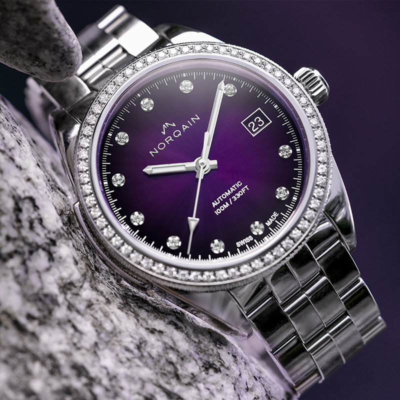 Часы NORQAIN Adventure Sport в 37 мм корпусе из стали с указателем даты, бриллиантами на безеле и в виде часовых меток Часы NORQAIN Adventure Sport в 37 мм корпусе из стали с указателем даты, бриллиантами на безеле и в виде часовых меток