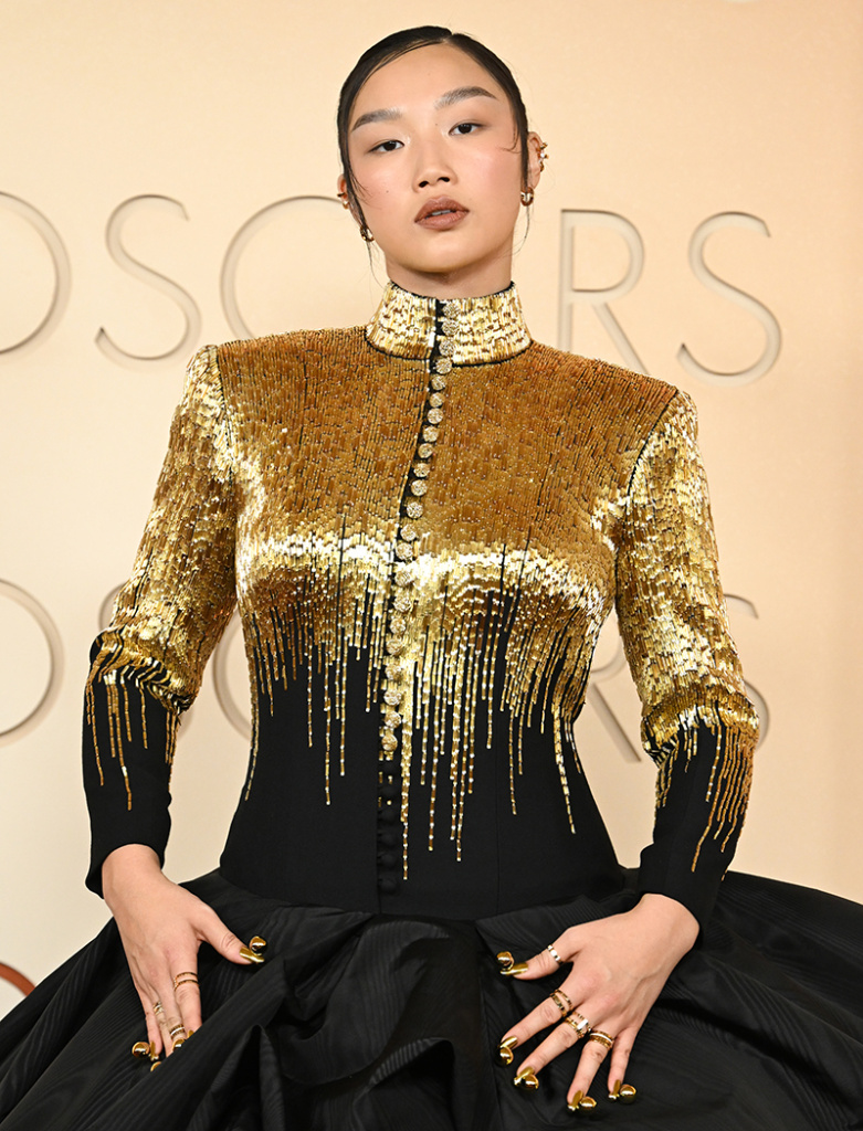 Одри Нуна в серьгах и кольцах Chopard Ice Cube