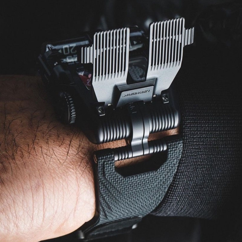 Лимитированные часы Urwerk UR-112 в 51 мм корпусе из титана с индикатором запаса хода