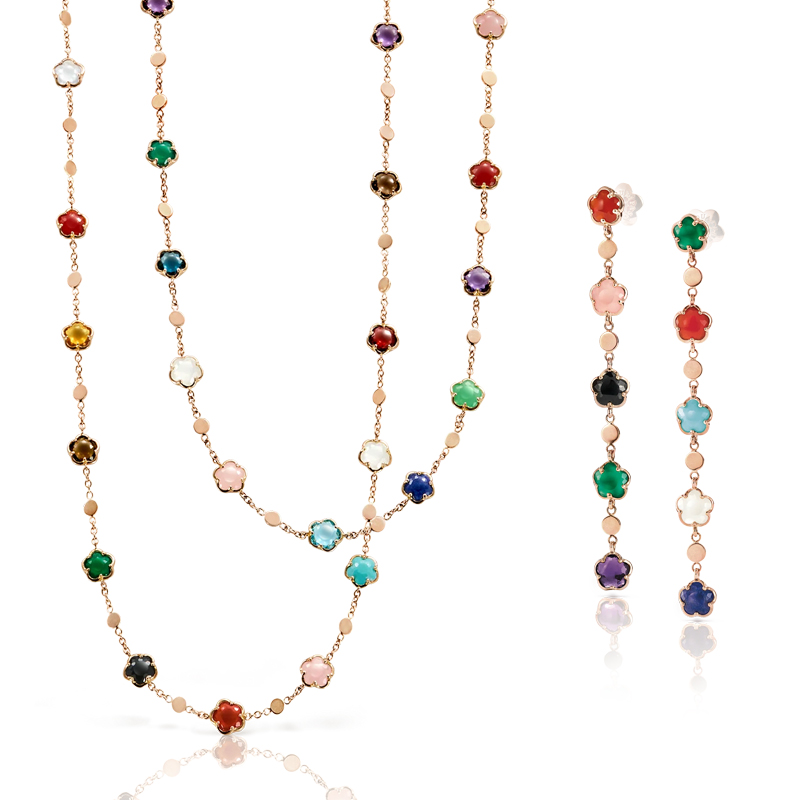 Колье из розового золота с бриллиантами, лунными камнями, ониксами, халцедонами, гранатами, сердоликом, цитрином, лазуритом, хризопразом, кварцем, бирюзой, топазами, агатами, аметистами; серьги из розового золота с бриллиантами, бирюзой, аметистом, лазуритом, агатами, ониксом, сердоликами, халцедоном, все Pasquale Bruni Figlia Dei Fiori