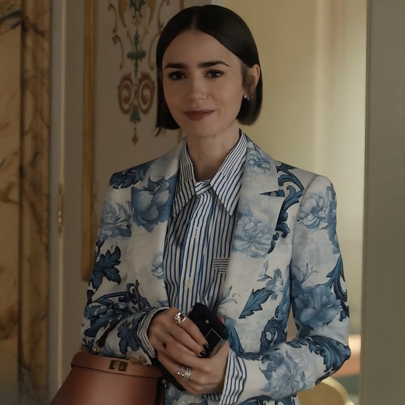 Лили Коллинз в роли Эмили Купер