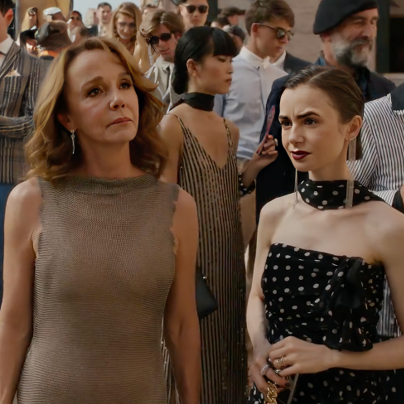  Филиппин Леруа-Болье в серьгах и браслете Yeprem и Лили Коллинз в кольце FerriFirenze Bubbles