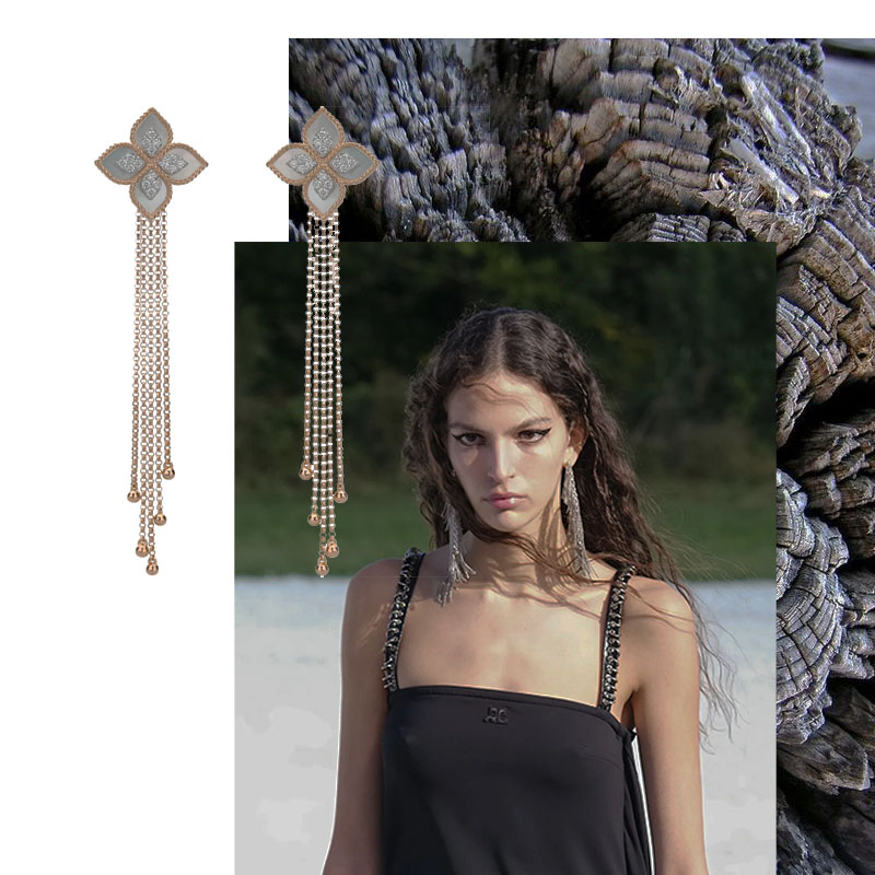 На фото: модель с показа Courrèges SS 2022 || серьги Roberto Coin Princess Flower