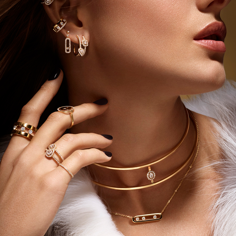 На фото: колье Glam'Azone и Move Classique, серьги My Twin, Move Romane, Move Uno, кольцо Gatsby, Joy, Lucky Move и Move Romane 