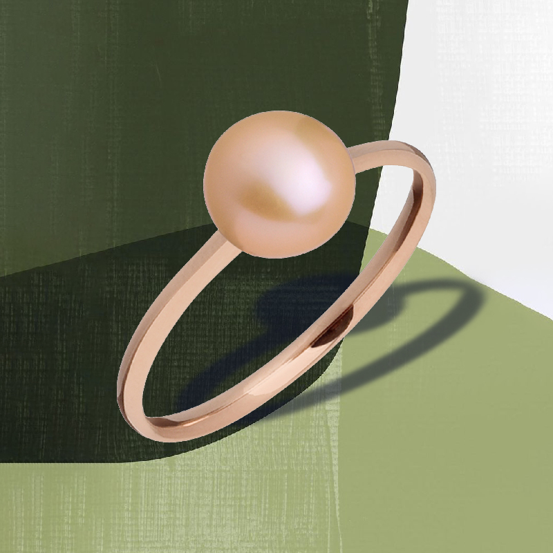 На фото: кольцо MIMI Zabette из розового золота с жемчугом