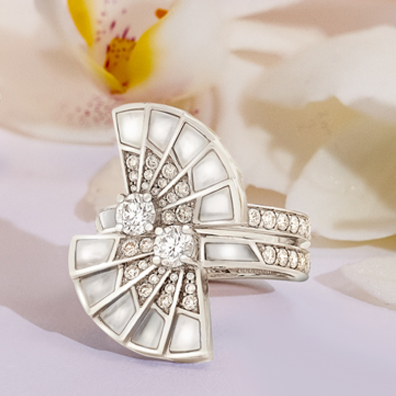 Кольцо Garrad Fanfare Symphony из белого золота с перламутром и бриллиантами Кольцо Garrad Fanfare Symphony из белого золота с перламутром и бриллиантами