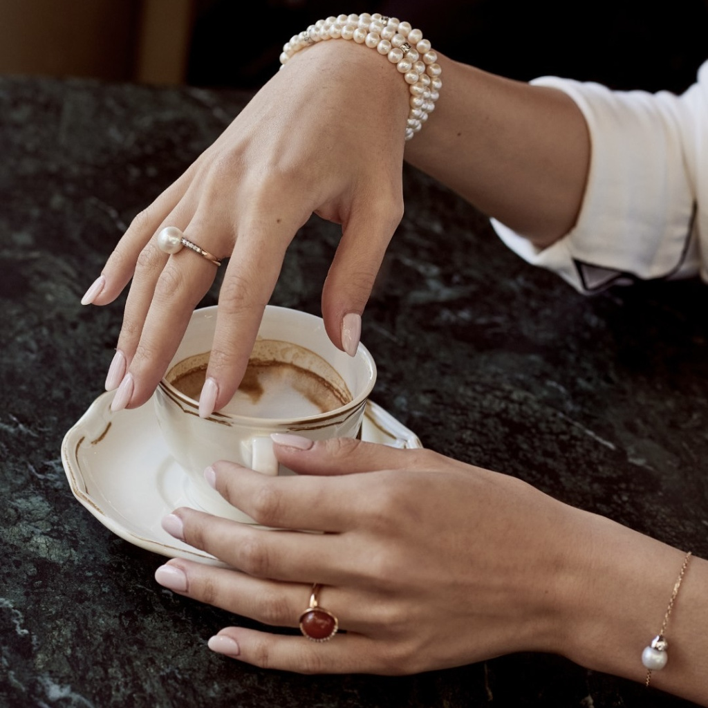 Украшения MIMI Classic, Zabette и Abbracci из розового золота с жемчугом, бриллиантами и кварцем