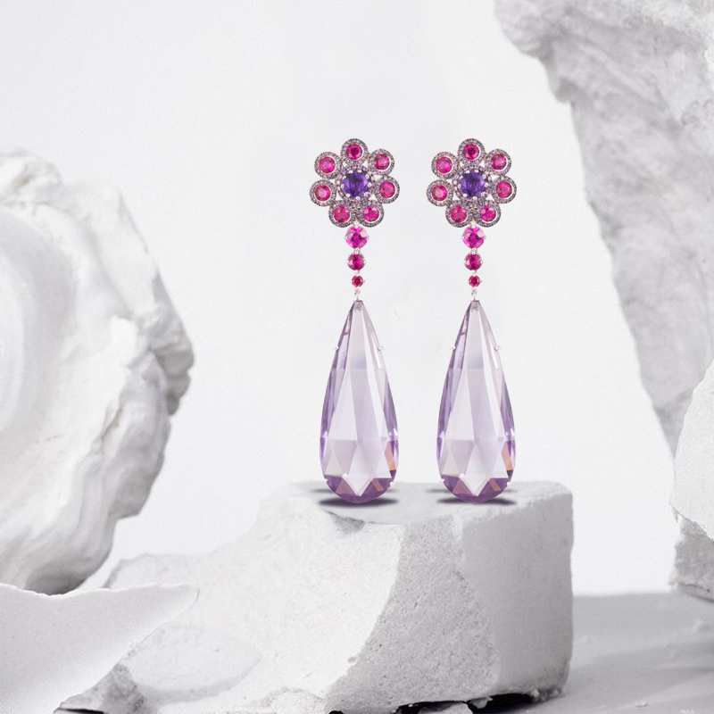 На фото: серьги Chopard Temptations из белого золота с аметистами и рубинами