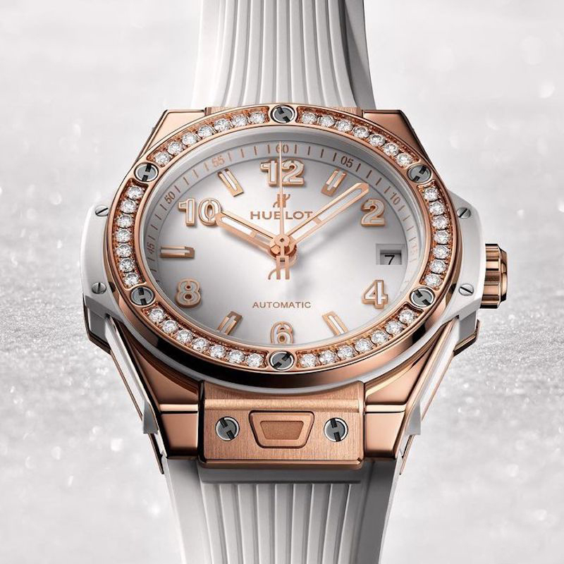 Часы Hublot Big Bang One Click King Gold White Diamonds в 33 корпусе из золота King Gold с бриллиантами по безелю и указателем даты