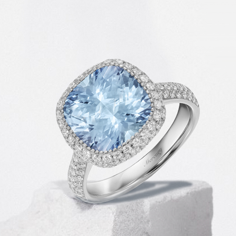 На фото: кольцо Mercury Bonbons из белого золота с бриллиантами и аквамарином