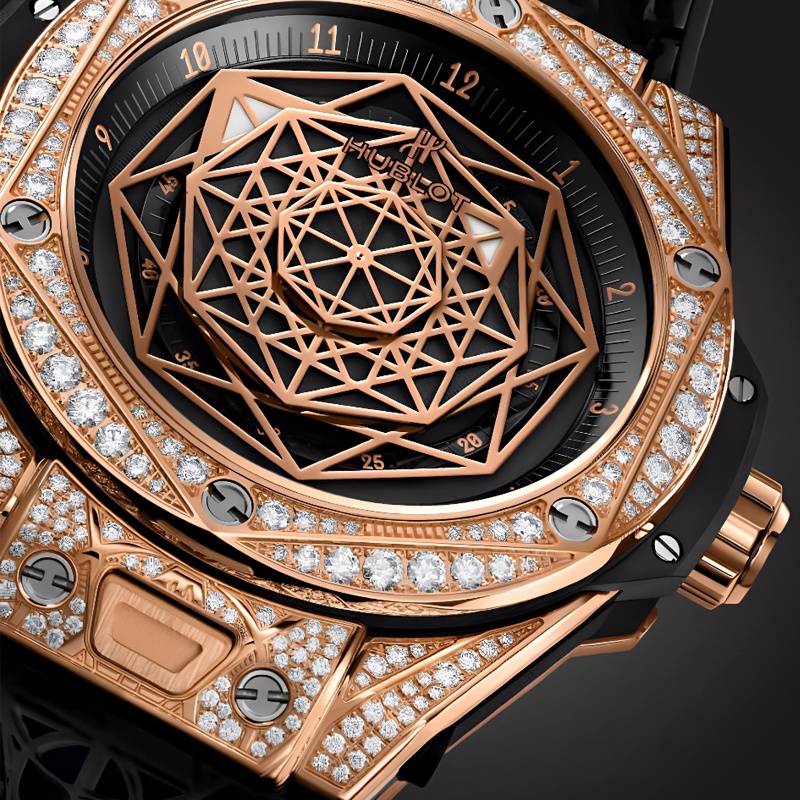 Часы HUBLOT Big Bang Sang Bleu King Gold Pavé в 39 мм корпусе из розового золота King Gold, украшенном бриллиантами