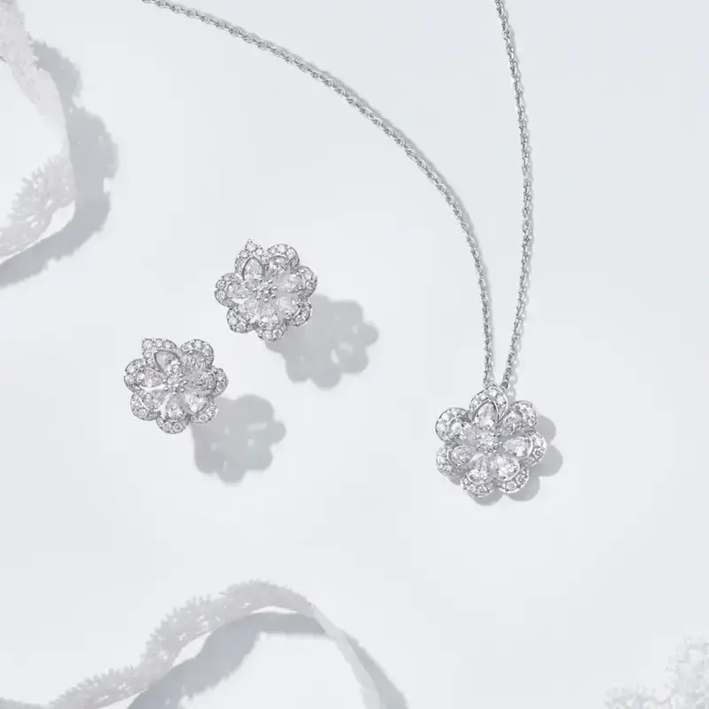 Украшения Chopard Precioua Lace из белого золота с бриллиантами Украшения Chopard Precioua Lace из белого золота с бриллиантами