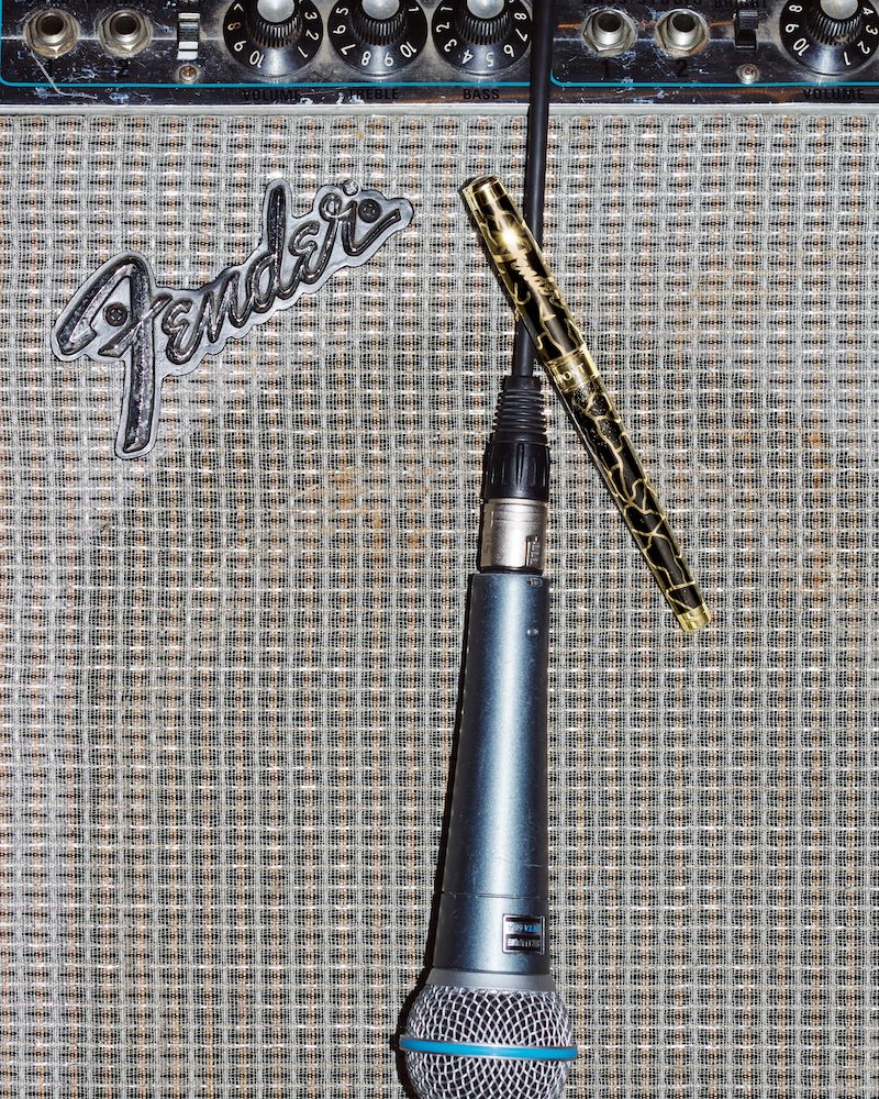 Ручка S.T. Dupont x Fender с покрытием лаком черного цвета с имитацией техники кицуги