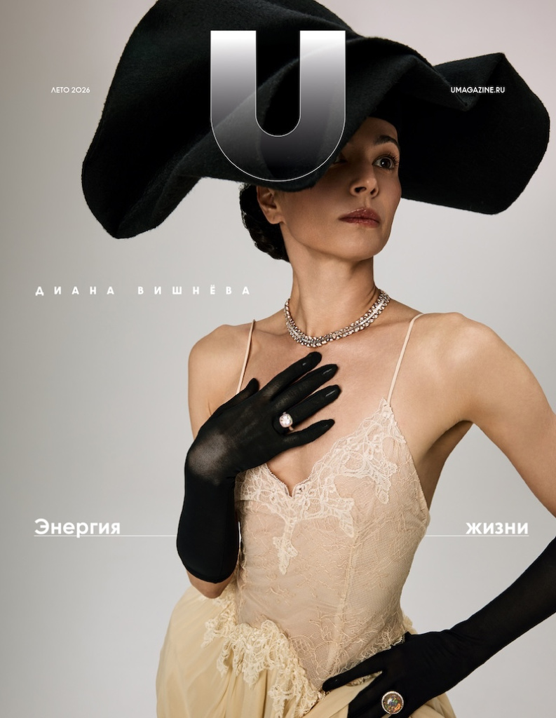 В колье Art Deco, кольце Bonbons и кольце Gems, все Mercury