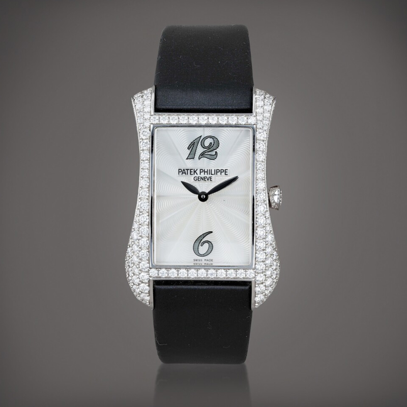 На фото: часы Patek Philippe Gondolo Serata в 27,4x39,7 мм корпусе из белого золота с бриллиантами на корпусе