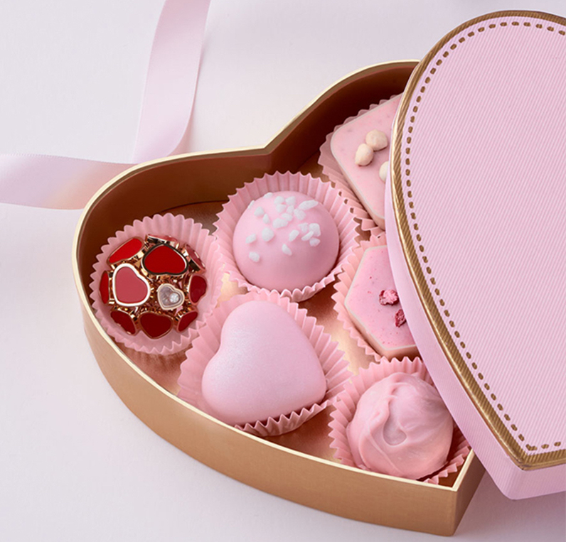 Кольцо Chopard Happy Hearts из розового золота с красными вставками и плавающим бриллиантом