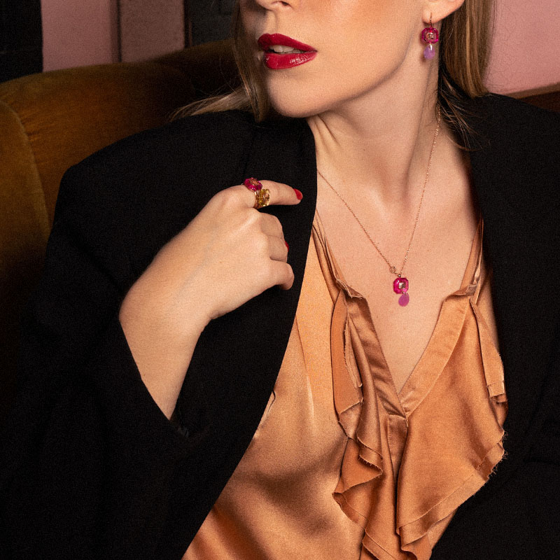 Украшения Mimi DNA из розового золота с розовыми сапфирами и лавандовыми нефритами Украшения Mimi DNA из розового золота с розовыми сапфирами и лавандовыми нефритами