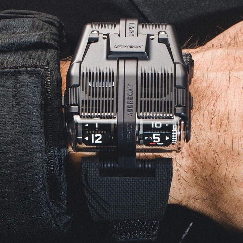 Лимитированные часы Urwerk UR-112 в 51 мм корпусе из титана с индикатором запаса хода