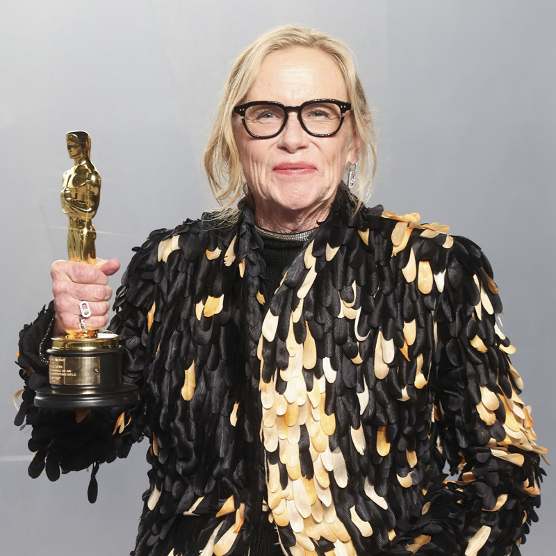 Победительница в номинации «Лучшая актриса второго плана» Эми Мэдиган в серьгах и кольцах Messika