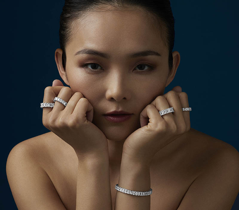 На фото: кольца и браслет Chopard L’Heure du Diamant из белого «этичного» золота с бриллиантами
