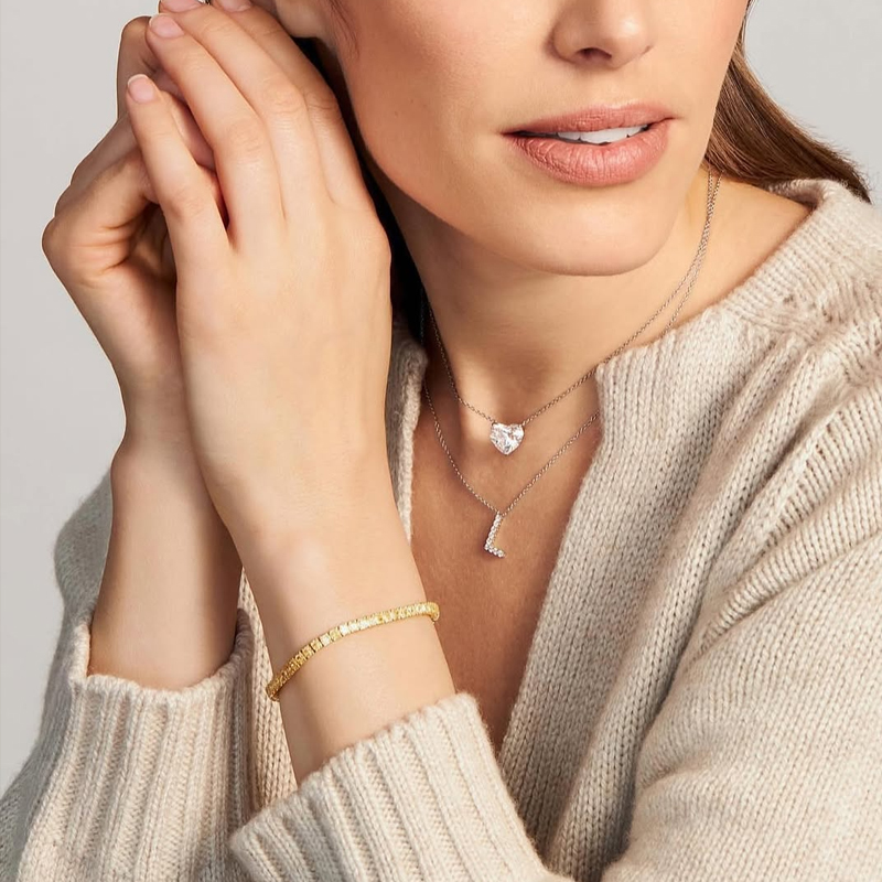 Браслет из желтого золота с желтыми бриллиантами, кулоны из белого золота с бриллиантами, все Mercury Classic