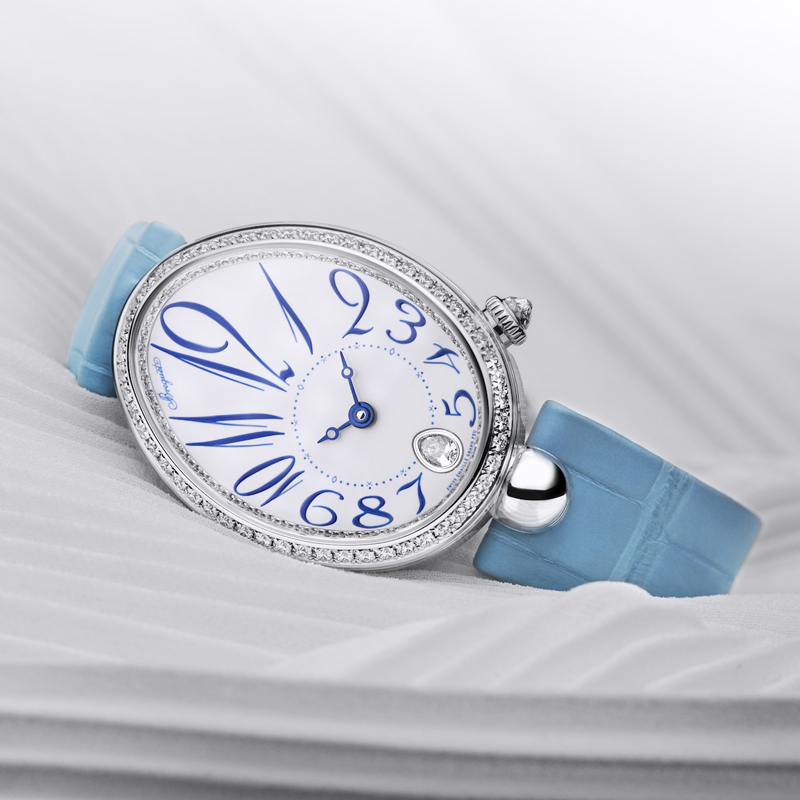 На фото: часы Breguet Reine de Naples в корпусе из белого золота с эксцентром и бриллиантами на безеле